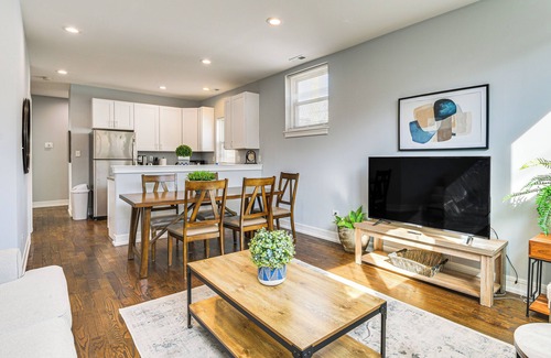 Bucktown Apartamento | Walk to Blue Line: Sleek Apartment in Bucktown!