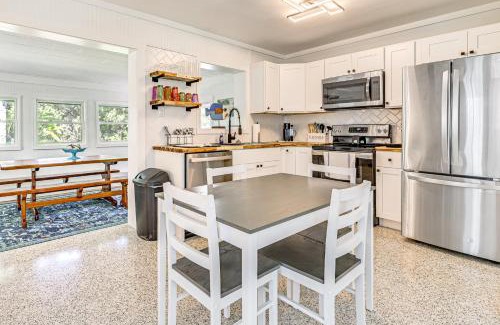 Crystal River Casa | Walk to Boat Launch Crystal River Home with Lanai