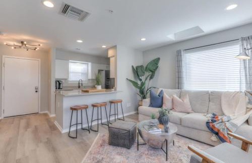 North Capitol Apartamento | Walk to Broadway Riverfront Condo with Pool