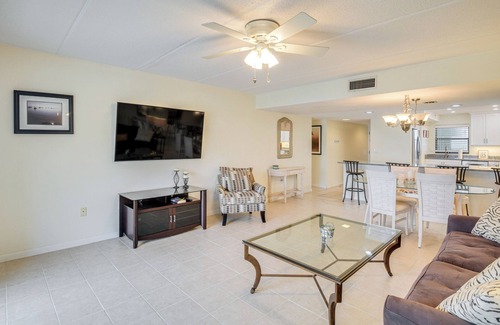 Ocean View Halifax Estates Condominio | Walk to Coast: Condo in Daytona Beach Shores!