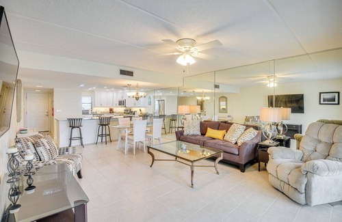 Ocean View Halifax Estates Condominio | Walk to Coast: Condo in Daytona Beach Shores!