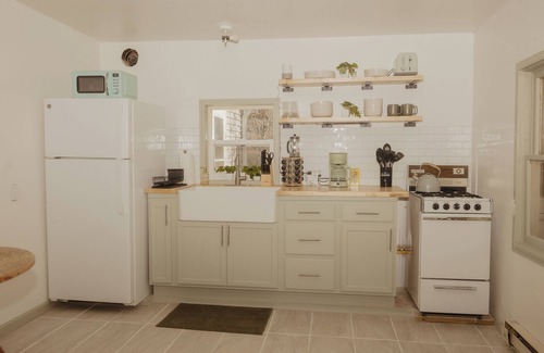 Sioux Center Casa | Walk to Cafe & Mall, One Mile to Dordt, Dog Theme