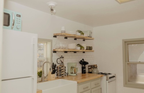 Sioux Center Casa | Walk to Cafe & Mall, One Mile to Dordt, Dog Theme