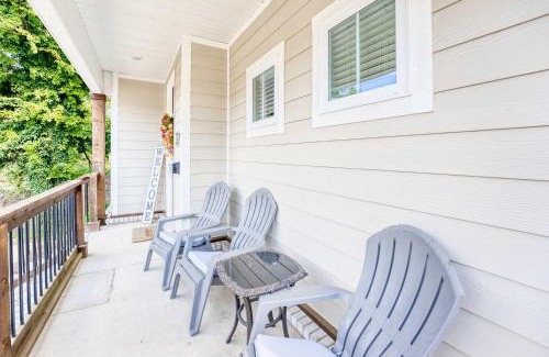 Fayetteville Casa | Walk-to-Campus 6BR Retreat - Steps to Razorback Stadium & UA