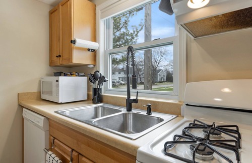 East Lansing Casa | Walk to Campus/Downtown with Fiber WiFi & Workspace
