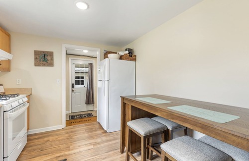 East Lansing Casa | Walk to Campus/Downtown with Fiber WiFi & Workspace