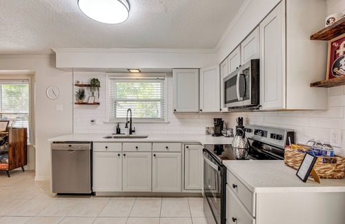 Griffin Heights Casa | Walk to Campus, FSU Photo Wall: Inviting Retreat!