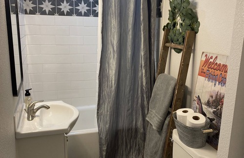 Laramie Cabaña | Walk to campus! Fully remodeled Historic Railroad House sleeps 7