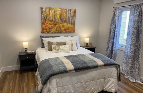 Laramie Cabaña | Walk to campus! Fully remodeled Historic Railroad House sleeps 7