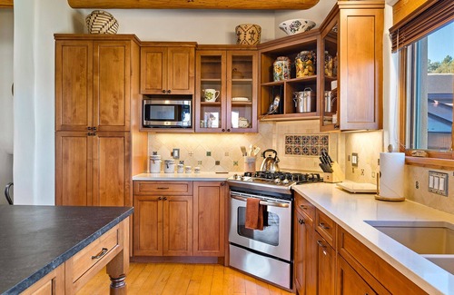 Historic Eastside Casa | Walk to Canyon Rd | Mountain Views | Great Outdoor Space | 2 Masters
