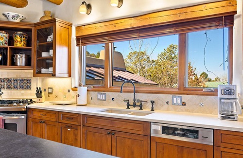 Historic Eastside Casa | Walk to Canyon Rd | Mountain Views | Great Outdoor Space | 2 Masters