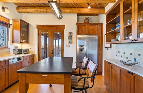 Historic Eastside Casa | Walk to Canyon Rd | Mountain Views | Great Outdoor Space | 2 Masters