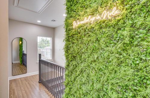 Gert Town Casa | Walk to Carrollton Ave Eats Bright NOLA Duplex!