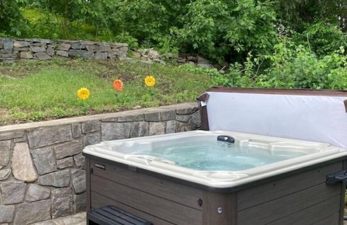 Montville Casa | Walk to Casino with POOL+HOT TUB