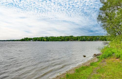 Nottawa Casa | Walk to Coldwater Lake Peaceful Weidman Retreat