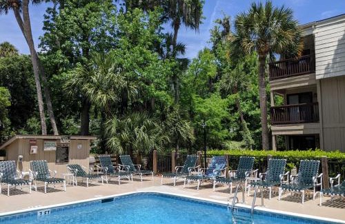 North Forest Beach Apartamento | Walk to Coligny Beach Park Family-Friendly Villa