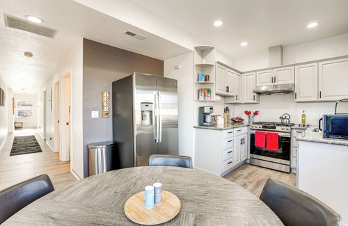 West Alameda Casa | Walk to Crab Cove Beach: Alameda Home w/ Game Room