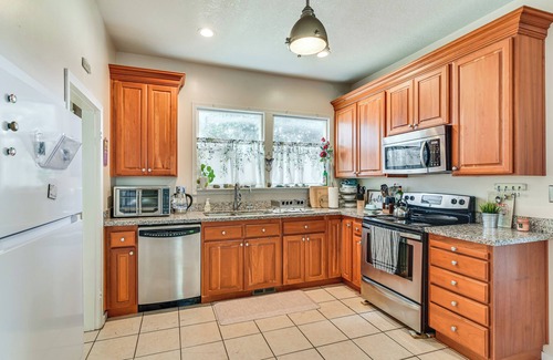 Scappoose Casa | Cozy Scappoose Home ~ 22 Mi to Portland!