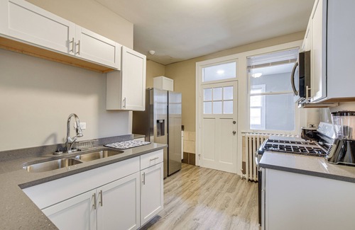 West Ridge Apartamento | Walk to Devon Avenue & Warren Park: Chicago Apt!