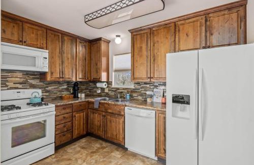 Fayetteville Casa | Walk to Dickson St - Pet-Friendly Home with Yard