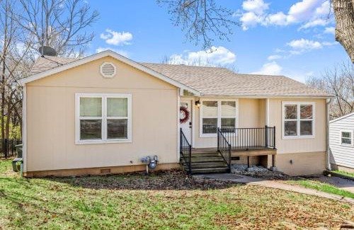 Fayetteville Casa | Walk to Dickson St - Pet-Friendly Home with Yard