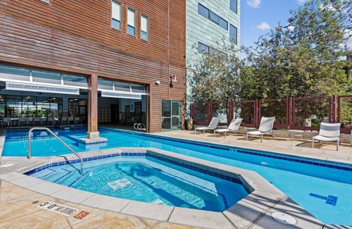 Kimball Junction Condominio | Walk to Dining & Shops | Fireplace | Pool & Hot Tub Included