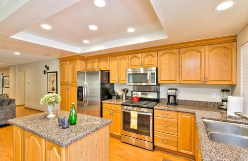 Southwest Anaheim Casa | Walk to Disneyland & Conv Ctr!*Hot Tub!*Game Room*Spring Sale!