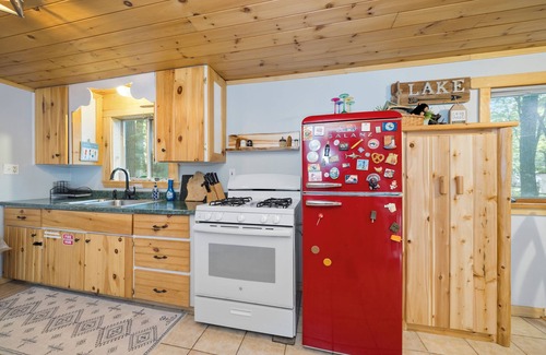 Higgins Lake Cabaña | -Walk-to-Dock-Higgins Lake-Kayaks-beanbagtoss🏖️🛶🚤