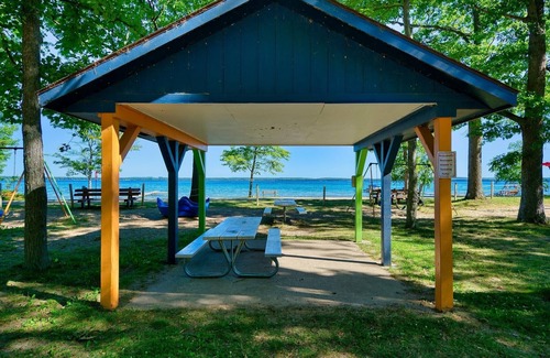 Higgins Lake Cabaña | -Walk-to-Dock-Higgins Lake-Kayaks-beanbagtoss🏖️🛶🚤