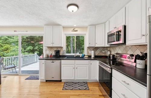 Kennebunk Casa | Walk to Dock Square! - Freshly Renovated Charmer!