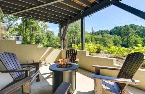 Brevard Apartamento | Walk to Downtown Brevard Apt with Patio and Fire Pit!
