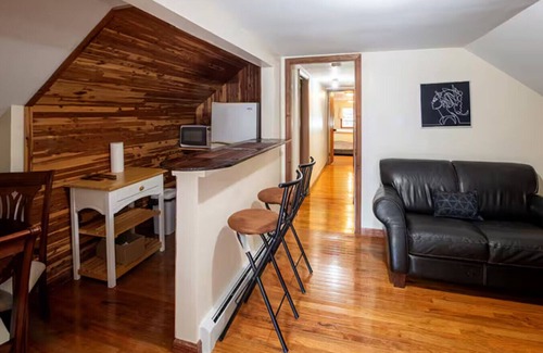 West New Haven Apartamento | Walk to Downtown Fire Pit Huge Backyard, Free Parking
