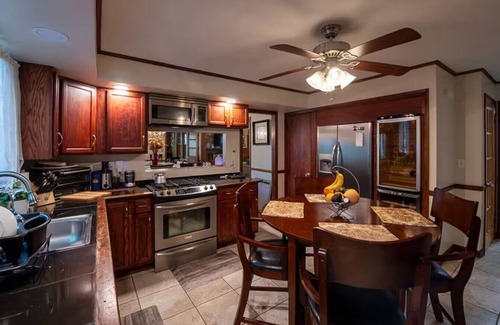 West New Haven Apartamento | Walk to Downtown Fire Pit Huge Backyard, Free Parking