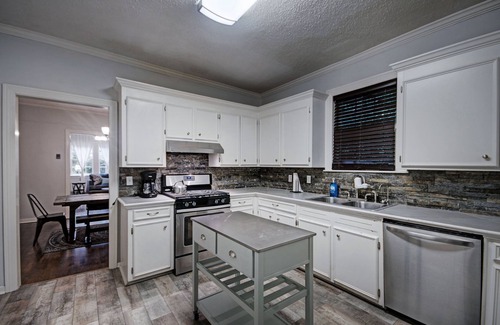 Fondren Casa | Walk to Downtown Fondren | King Beds