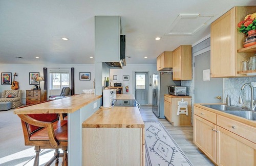 Buena Vista Casa | Walk to Downtown, Hiking Trails & the Arkansas River