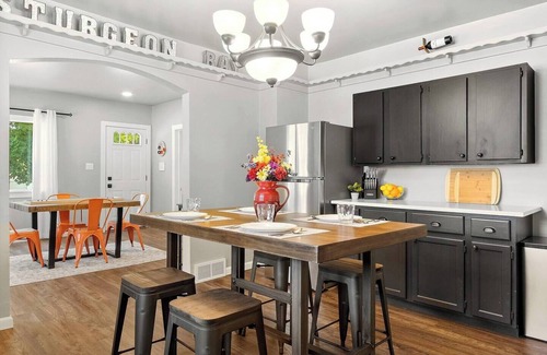 Sturgeon Bay Casa | Walk to Downtown, King Bed, Fireplace, Game Room