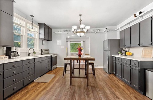 Sturgeon Bay Casa | Walk to Downtown, King Bed, Fireplace, Game Room