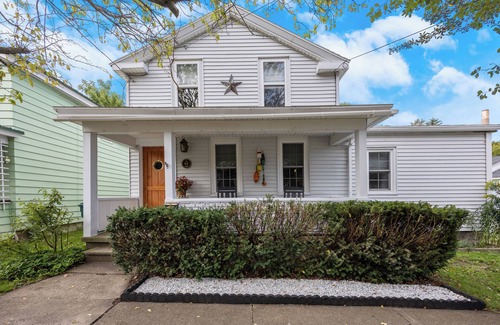 Oswego Casa | Walk to Downtown! Marina, Parks, Fire pit, SUNY!