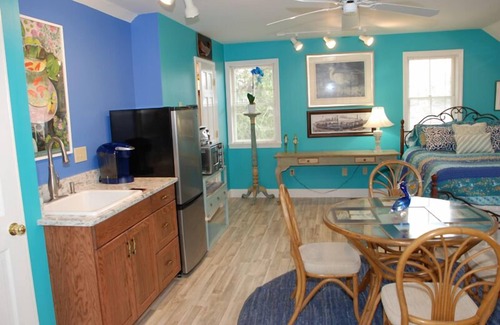 West Mystic Villa | Camine hasta el centro de Mystic Premiere Suite Muy privado en el edificio independiente Patio Grill