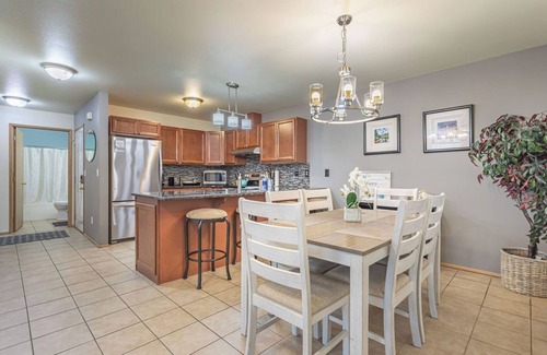 Downtown Leavenworth Condominio | Walk to Downtown, Restaurants, Gazebo, Coaster, Pet Friendly and Free Parking!