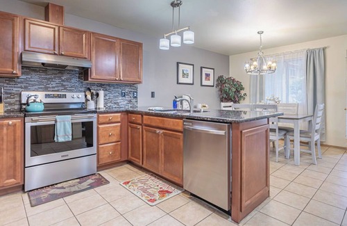 Downtown Leavenworth Condominio | Walk to Downtown, Restaurants, Gazebo, Coaster, Pet Friendly and Free Parking!