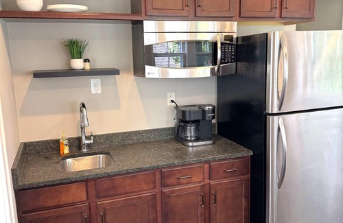 St. Charles Casa | Walk to Downtown Restaurants, Cozy Stay, Grand Porch, Bike on the river trails!