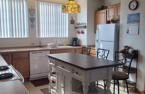 Cripple Creek Casa | Walk to Downtown, Immaculate 2 bed 2 bath, Mountain Views, Deck-Grill-Wildlife