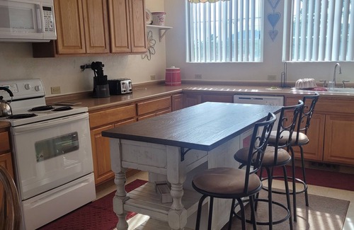Cripple Creek Casa | Walk to Downtown, Immaculate 2 bed 2 bath, Mountain Views, Deck-Grill-Wildlife