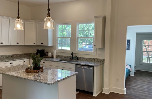 Winchester Casa | Walk to Downtown Winchester - Less than 1 mile from Tim's Ford Lake