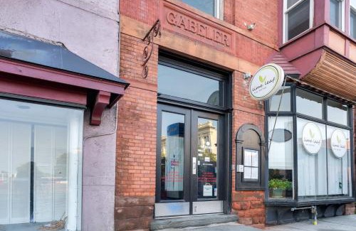 Troy Apartamento | Walk to Dtwn and Waterfront Roomy Troy Apt