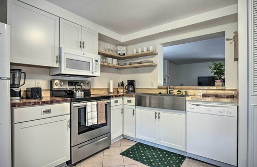 Taylor's Pond Casa | Walk to Dtwn & Breweries: Townhome in Cary!
