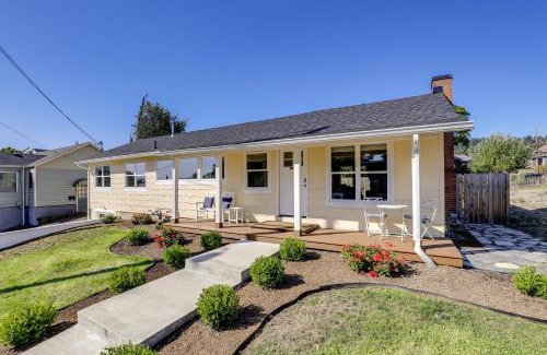 Camas Casa | Walk to Dtwn Camas! Updated Home with Game Room