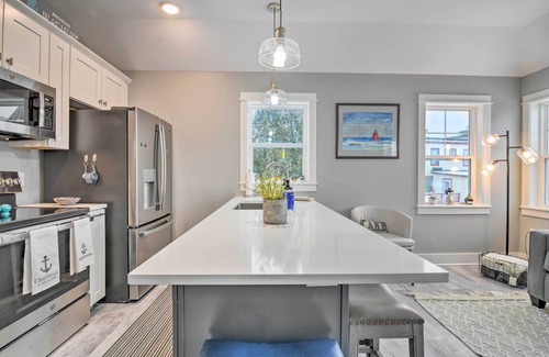Charlevoix Condominio | Walk to Dtwn: Charlevoix Townhome w/ Fireplace