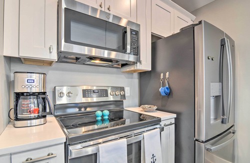 Charlevoix Condominio | Walk to Dtwn: Charlevoix Townhome w/ Fireplace
